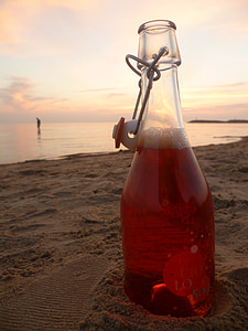 pudele, dzēriens, slāpes quencher, pludmale, jūra, brīvdiena, smilts