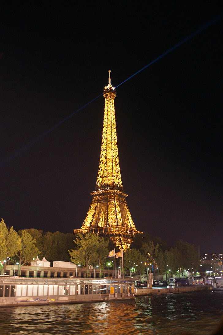 Eifelio bokštas, Paryžius, vaizdas naktį