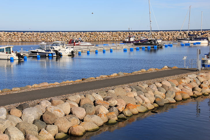 Simrishamn, kámen, loď