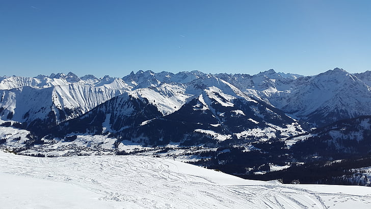 regiji Kleinwalsertal, Allgäu, (Allgäu), pozimi, sneg, sledi, turno skiiing