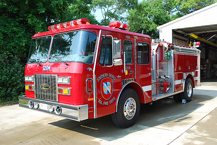 Gaisrinė mašina, gaisrinės, skubios pagalbos, raudona, reagavimo į ekstremalias situacijas, gaisro gesinimo, 911
