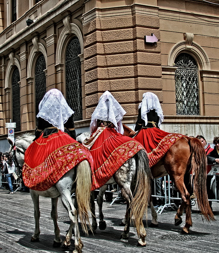 Olaszország, Szardínia, Cagliari folklór jelmezek, ló, kultúrák, az emberek, történelem