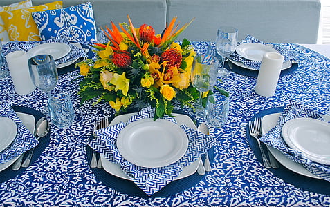 table setting, place setting, setting, table, place, plate, dining