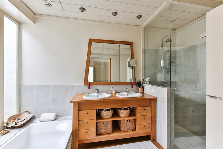 Kamar mandi, mebel kayu, shower, bak mandi modern, dekorasi, Kamar mandi domestik, di dalam ruangan