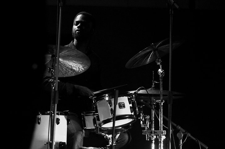 drums, drummer, muzikant, muziek, instrument, zwart-wit
