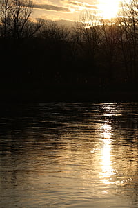 avondzon, zonsondergang, rivier, lichtstraal