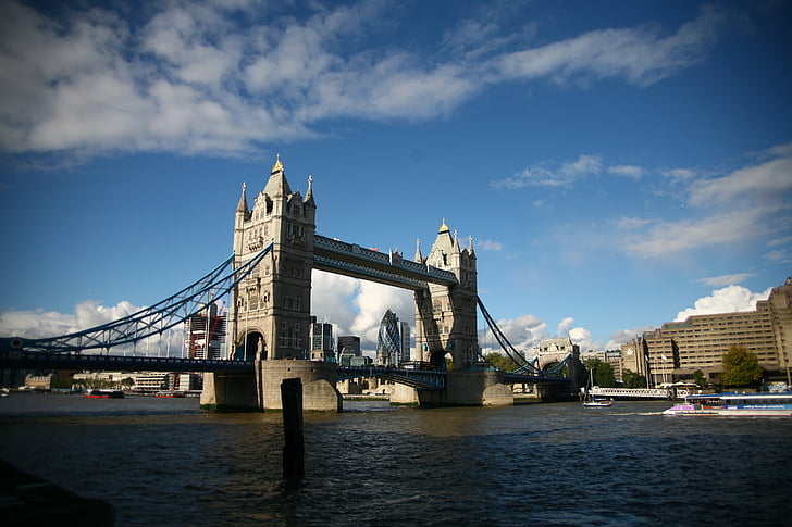 Londýn, Tower bridge, řeka