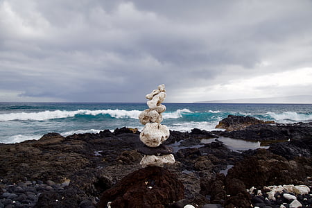 照片, 白色, 平衡, 岩石, 附近的, 身体, 水