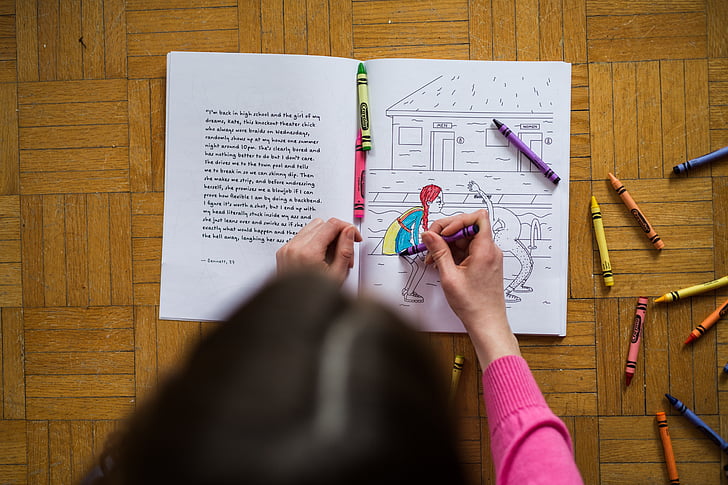 Κορίτσι, χρωματισμός, το βιβλίο, χρησιμοποιώντας, κραγιόνια, Crayola, μόνο μία γυναίκα