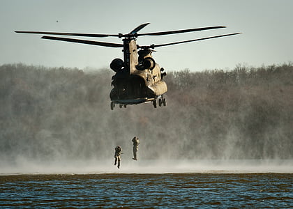 helocasting, hélicoptère, eau, militaire, armée de terre, soldats, sauter