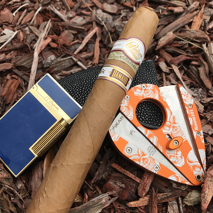 tabac, cigar, xikar, Dupont, encenedor, Padró Dámaso, Padró