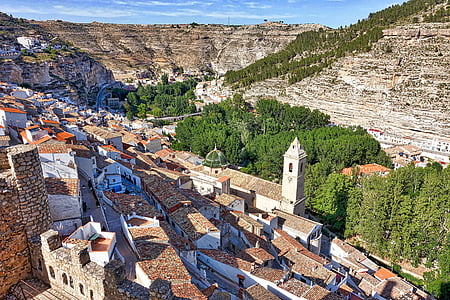 Katehdraal van Alcalá del jucar, Hillside, dorp, vallei, berg