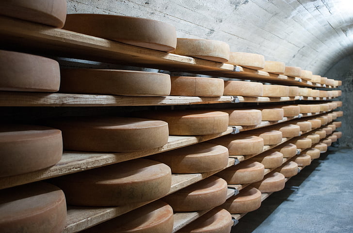 formatge, Keller, formatge de muntanya, gran grup d'objectes, celler, pila, en una fila