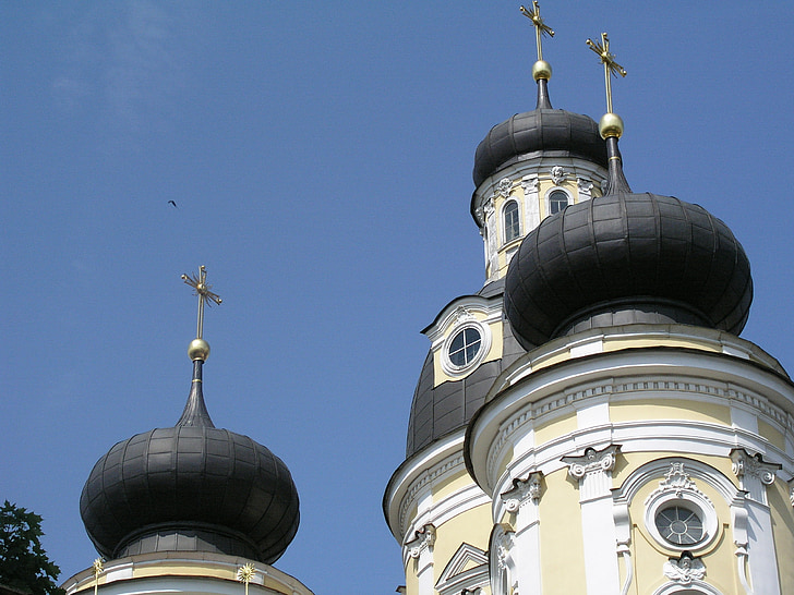 Rusko, cibuľa-tvar, Architektúra