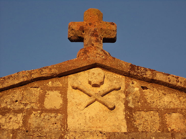 valdepero fuentes, kasztíliai király, falu, Palencia, Spanyolország, temető, koponya