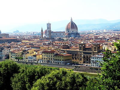 Itálie, Florence panorama, střechy, kopule, krajina