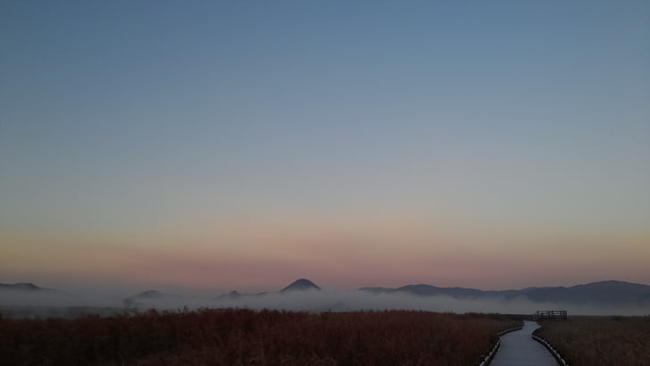 Baie de Suncheon, aube, brouillard