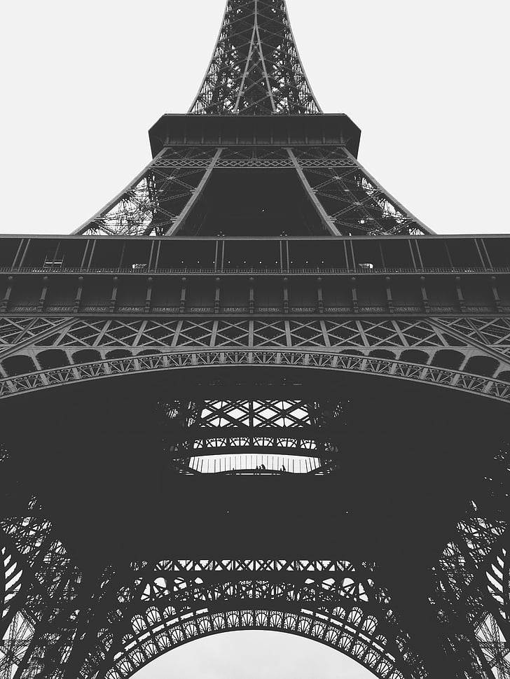 hitam-putih, Menara Eiffel, Prancis, Landmark, sudut rendah ditembak, Paris, perspektif