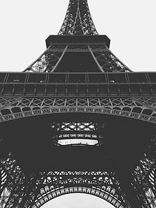 czarno-białe, Wieża Eiffla, Francja, punkt orientacyjny, niski kąt strzału, Paryż, perspektywy