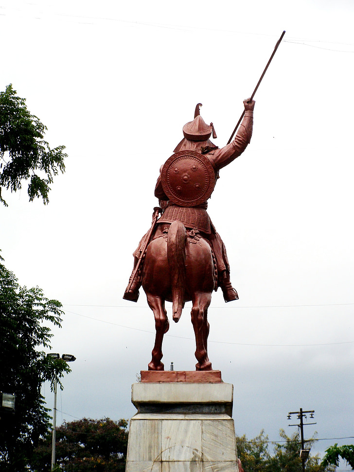 socha peshave bajirao, Turistika v Puné, Turistika v regionu Maharashtra, cestovní ruch Indie, místa v Puné, Shaniwar wada, cestovní ruch