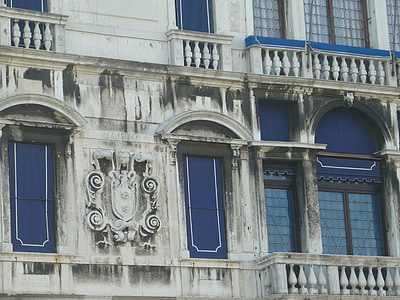Benetke, Italija, stavbe, balkon
