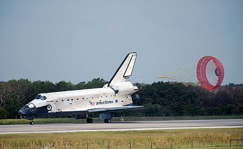 space shuttle, discovery, landing, drag chute, runway, space, astronauts