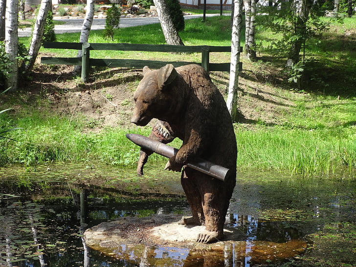 europe, poland, szymbark, bear, the war