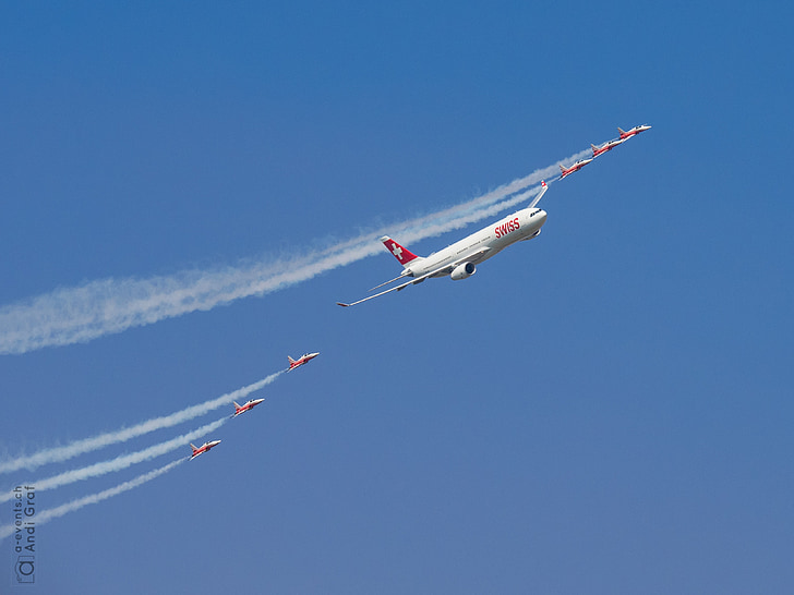 Passagierflugzeug, Kampfjet, Flugshow, Schweizer airline, Patrouille suisse