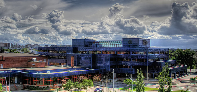 Edmonton, Canadà, escola pública complex, l'educació, panoràmica, cel, núvols
