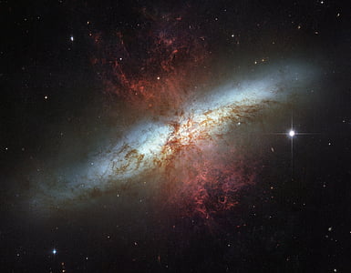 Messier 82, NGC 3034, M82, galaktyka spiralna, konstelacji duży niedźwiedź, 82 m, Galaktyka nieregularna