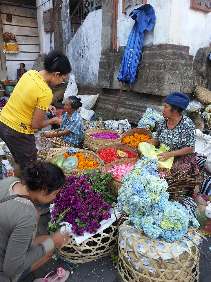 Bali, Ubud, Indonésie, Asie, trh, květiny, cestování