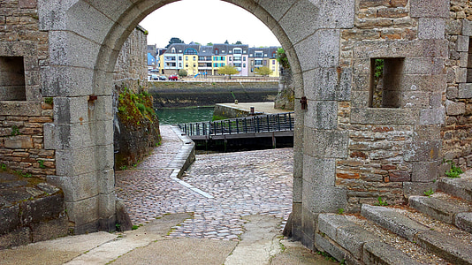 Bretagne-i, Finistère, Concarneau, falak, Vauban, fallal körülvett város, tartó ajtaját
