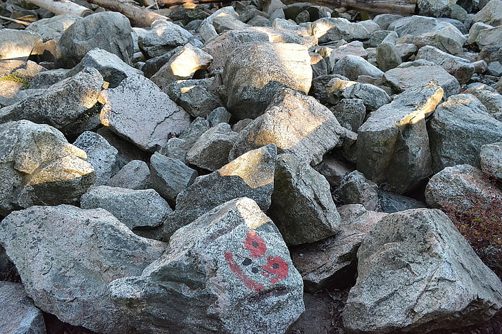 βράχια, ευτυχισμένος βράχια, γκρίζους βράχους