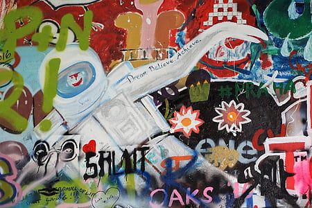 존 레논 벽, 낙서, 프라하, 배경