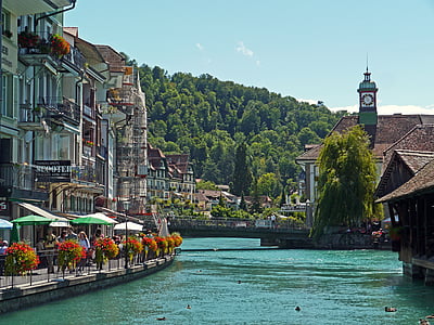 Swiss, Thun, Pusat kota, Aare, pejalan kaki, sungai pegunungan Alpen, Townhouse