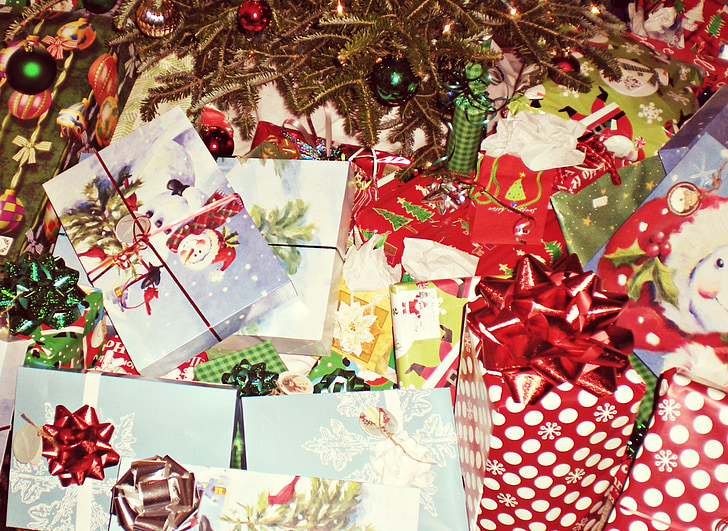 Kerstcadeaus, de giften van Kerstmis, Kerst, vakantie, rood, cadeau, xmas