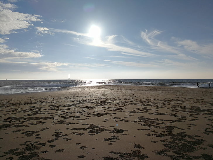 bian Hai, plage de sable, au crépuscule