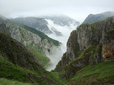 Asturias, kenaikan, puncak urriellu, alam liar, geometri alam, awan, pegunungan