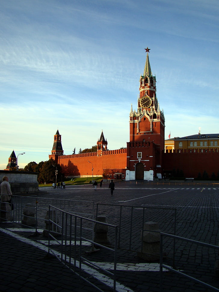 Torre Spasskaya, parede de Kremlin, Praça Vermelha, Moscou, Rússia