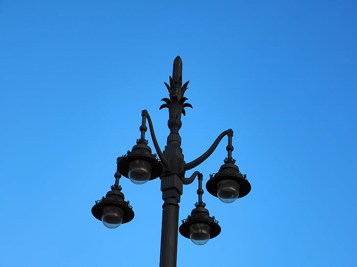 Lámpara de calle, cielo azul, hierro, forja, luz de calle, lámpara eléctrica, cielo