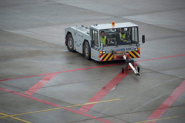 airplane tug, airport, prior to, tug, special-purpose vehicle, towing vehicle, work