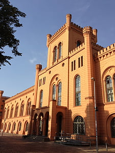 Schwerin, Mecklenburg-West-Pommeren, hoofdstad van de staat, zetel van de regering, gebouw, het platform, buitenkant van het gebouw
