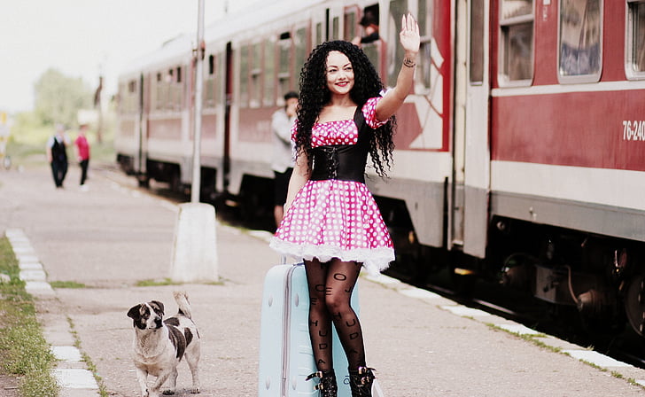 ragazza, Stazione ferroviaria, bagagli, cane, Peron, Abito, puntini di Polka