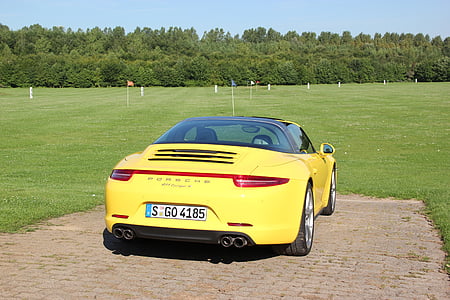 Porsche 911 targa 4, samochód sportowy, żółty