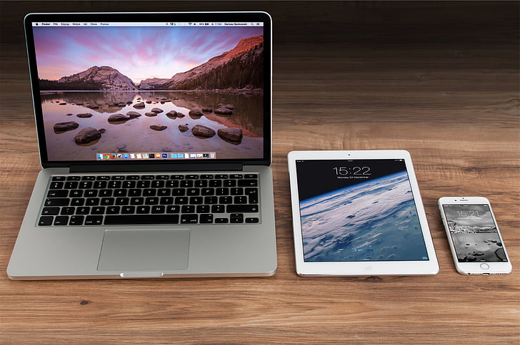 MacBook, Pro, lângă, alb, iPad, argint, iPhone
