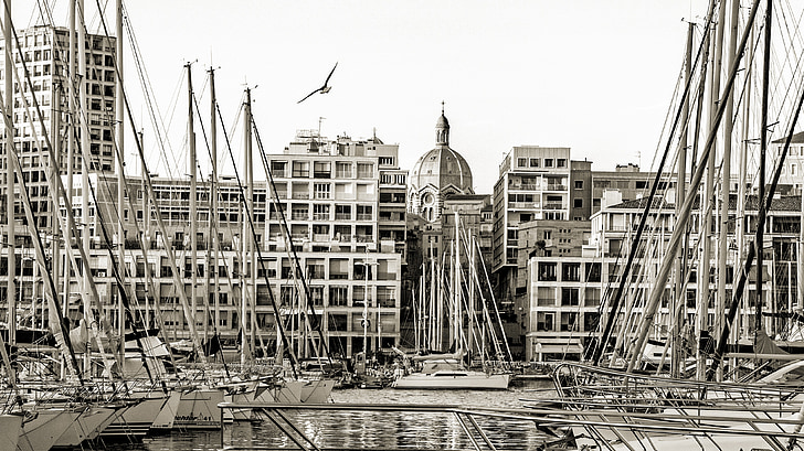 Marseille, Franciaország, kikötő, csónak, vitorlás hajó, székesegyház, épület