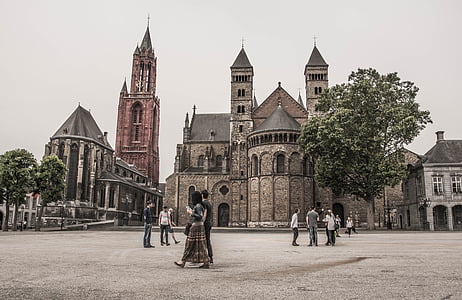 Māstrihtas, kvadrāts, het vrijthof, Nīderlande, torņi, katedrālē, atmosfēra