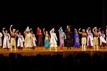 Aladdin, pelata, teatteri, Näyttelijät, miehistö, jousi, vaiheessa