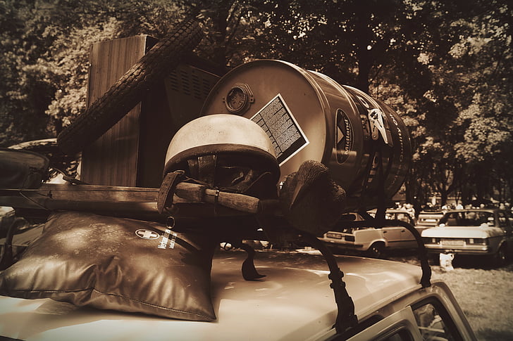 Dachgepäckträger, Bauholz, Antiquitäten, Helm Motorrad, Fass, Erste Hilfe Set, ein Barrel Öl