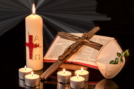 Veľkonočné, Veľkonočné sviečky, kríž, Ježiš na kríži, písmo alpha, písmo omega, svätenej vody kotla